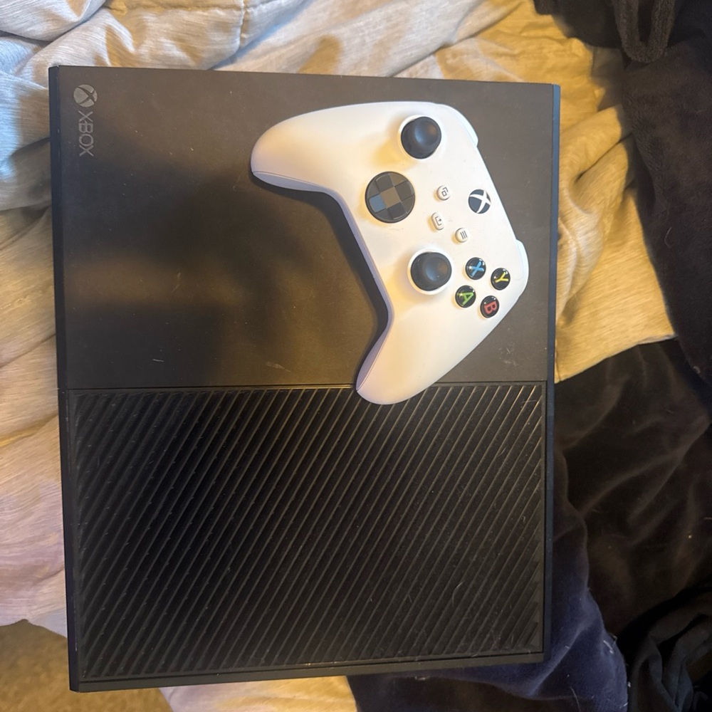Xbox One w/ Controller